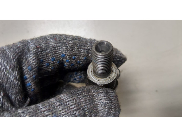 Форсунка топливная Mitsubishi Pajero 1990-2000 MD103301