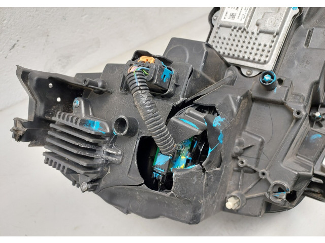 Фара передняя  Peugeot 3008 2016-2020 левая 