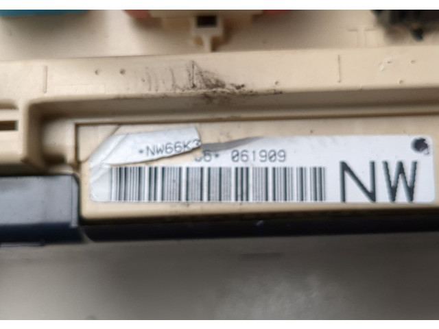 Блок предохранителей  Toyota Camry V40 2006-2011         