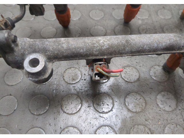 Форсунка топливная Mitsubishi Galant 1997-2003 MD319791, MD319815