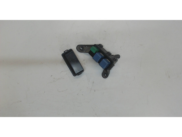 Блок реле Lexus IS 2005-2013 8266253110 2.5