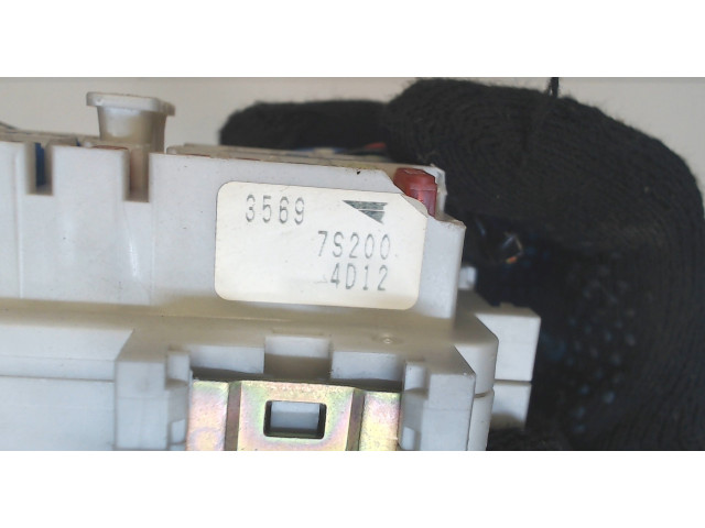 Блок предохранителей Infiniti QX56 2004-2010 243507S200 5.6