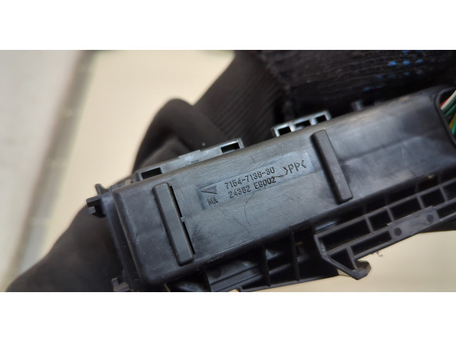 Блок реле Nissan Pathfinder 2012-2020 24382EG002