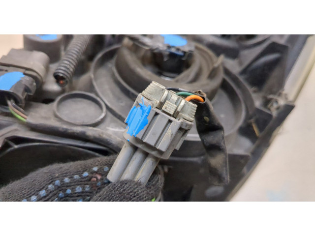 Фара передняя Nissan Pathfinder 2004-2014 правая