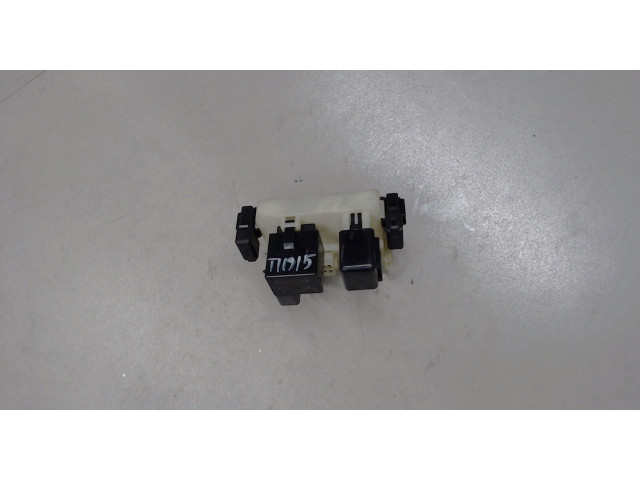 Блок реле Mitsubishi L200 1996-2006 MB665829 2.5