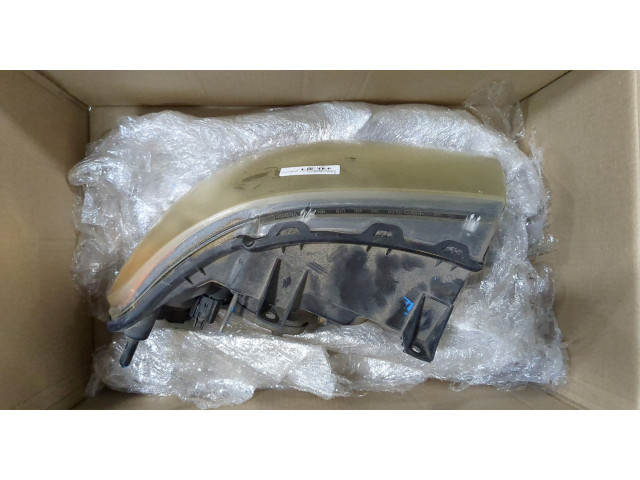 Фара передняя Ford Expedition 2002-2006 левая