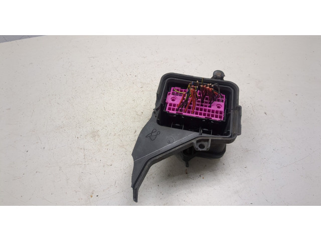 Блок предохранителей Volkswagen Transporter 5 2003-2009