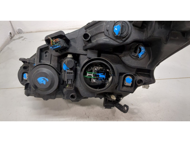 Фара передняя Peugeot 208 2012-2019 правая