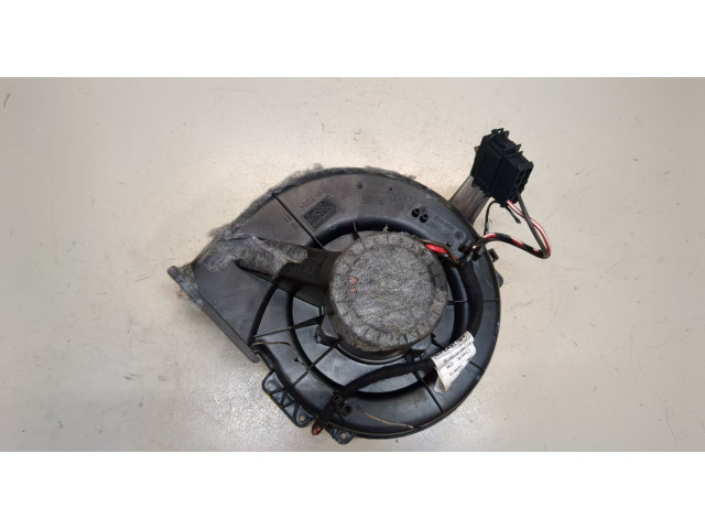 Моторчик печки Skoda Rapid