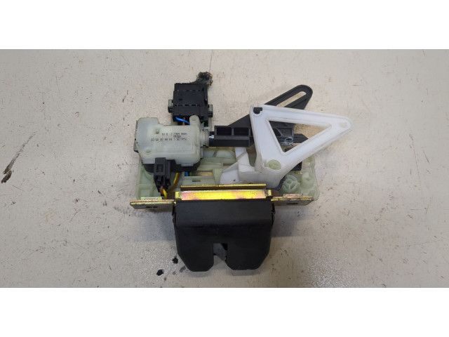 Замок багажника  Volvo V70 2001-2008       