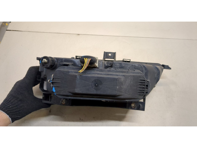 Фара передняя  Citroen Xantia 1998-2002 правая 