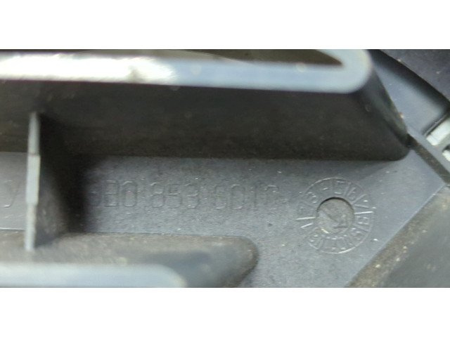 Решетка радиатора  Volkswagen Passat 5 2000-2005          