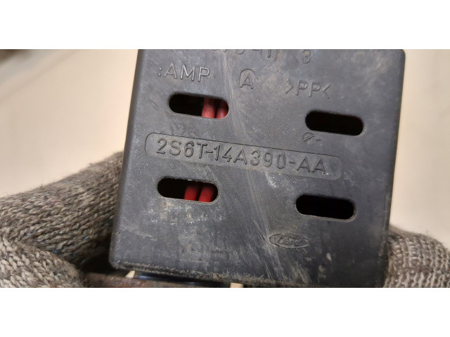 Блок реле  Ford Fusion 2002-2012         