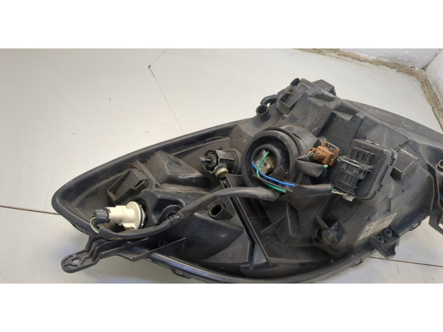 Фара передняя  Toyota Yaris 2005-2011 правая 