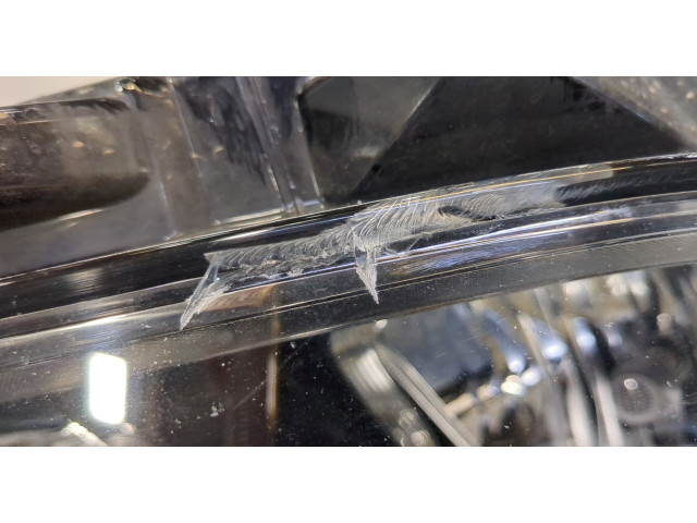 Фара передняя  Volkswagen Passat 8 2015- правая 