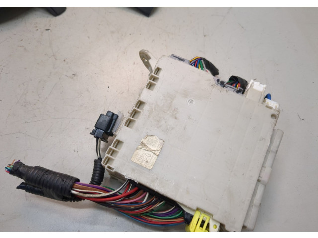 Блок предохранителей Toyota Highlander 1 2001-2007