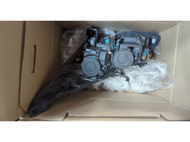 Фара передняя  Peugeot 5008 2009-2016 правая 