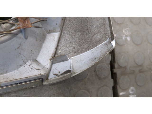 Решетка радиатора Mitsubishi Pajero / Montero 2000-2006