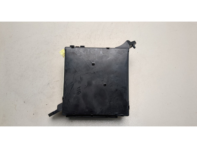 Блок предохранителей  Toyota Sequoia 2008-      827300C180   