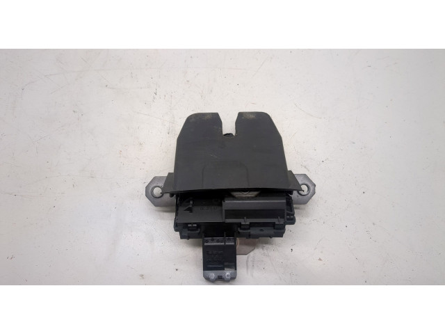 Замок багажника  Volvo V50 2004-2012       