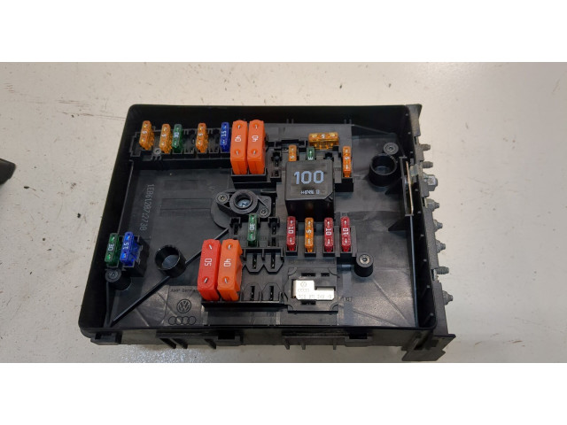 Блок предохранителей Volkswagen Caddy 2004-2010 1K0937125A