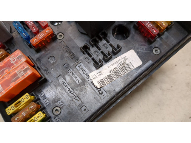 Блок предохранителей Skoda Octavia (A5) 2004-2013 1K0937124K