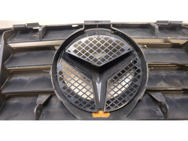 Решетка радиатора  Mercedes CLK W209 2002-2009          A20988001237246
