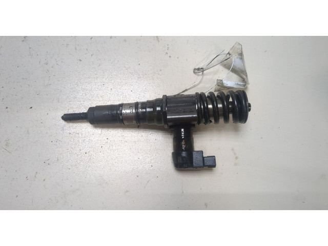 Форсунка топливная  Volkswagen Passat 6 2005-2010    03G130073T     