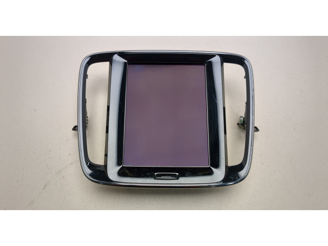 Дисплей бортового компьютера  Volvo XC40        