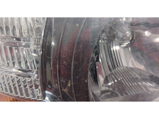 Фара передняя  Mitsubishi Pajero / Montero 2000-2006 правая 