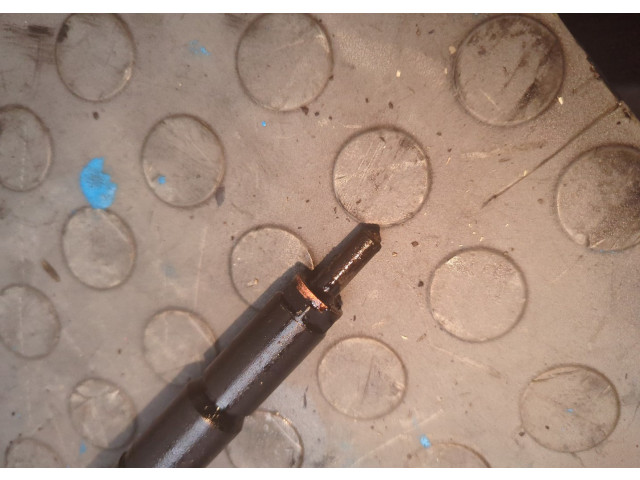 Форсунка топливная  Volkswagen Caddy 2004-2015         