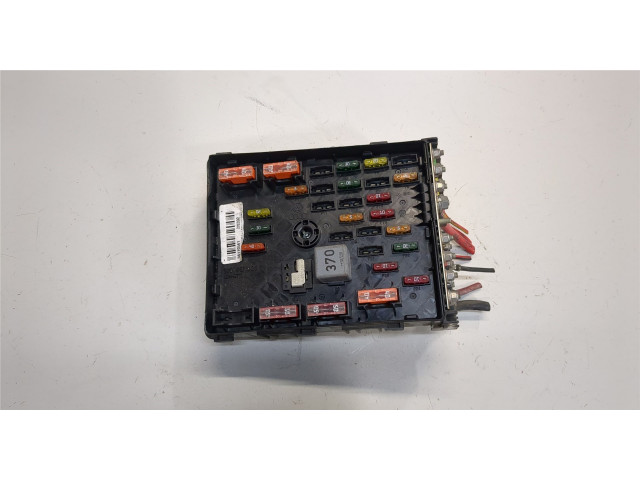 Блок предохранителей  Volkswagen Passat 7 2010-2015 Европа      3C09315, 63592777   7   2