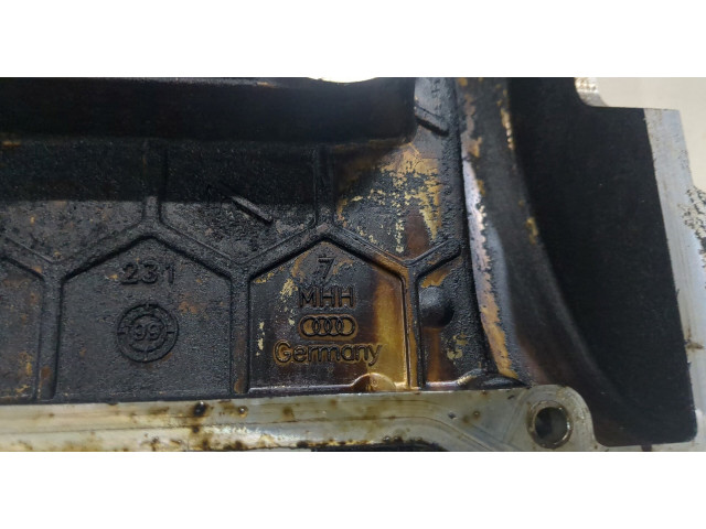 Клапанная крышка двигателя ДВС  Volkswagen Golf 4 1997-2005 1.8  06A103469J   