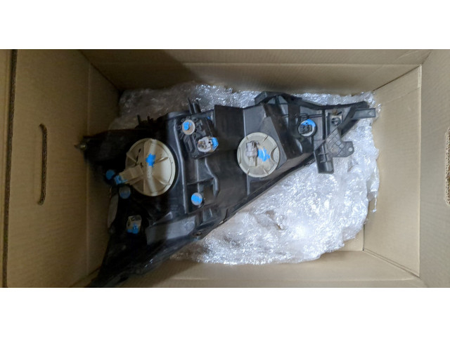 Фара передняя Mitsubishi Grandis правая