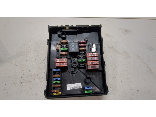 Блок предохранителей  Skoda Octavia (A5) 2004-2008         