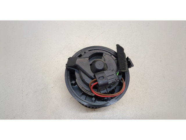 Моторчик печки  Dacia Logan 2012-2016 272102798R    272102798R   