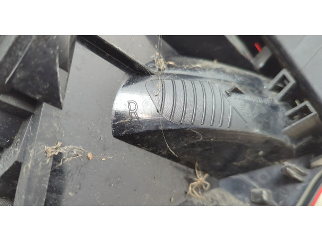 Задний фонарь          