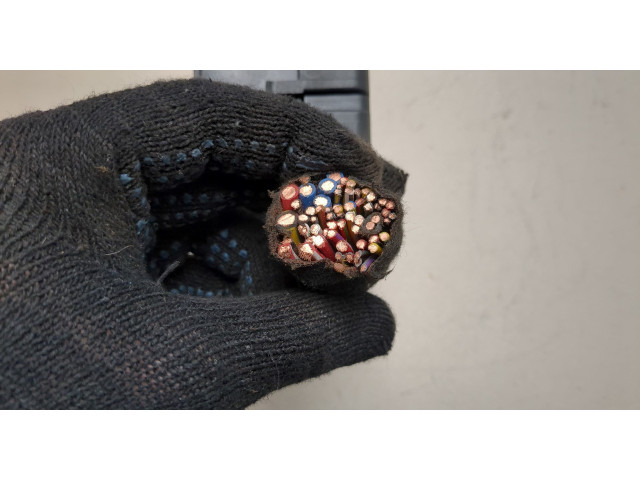 Блок предохранителей Volkswagen Golf 4 1997-2005 8D1941824