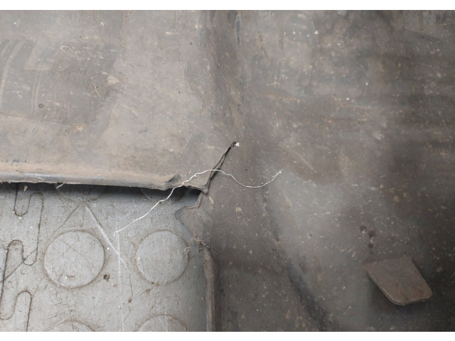 Бампер Mitsubishi Pajero / Montero 2000-2006 передний