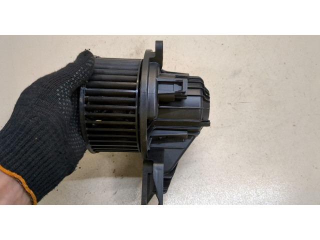 Моторчик печки  Chevrolet Tahoe 2006-2014        