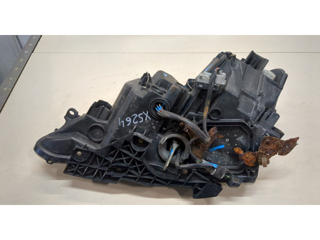 Фара передняя Lexus IS 2005-2013 правая