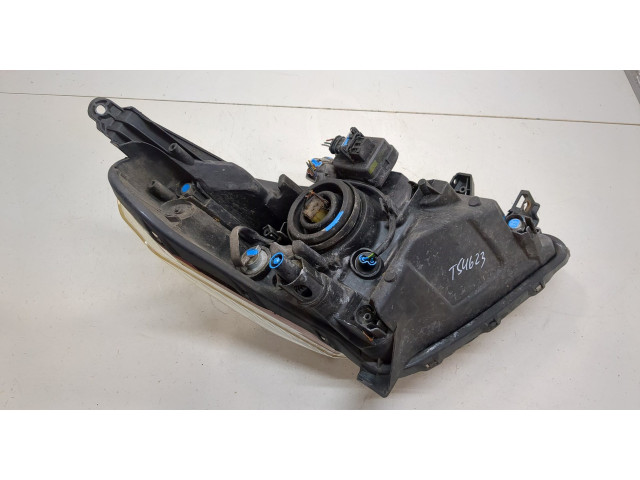 Фара передняя  Toyota Urban Cruiser левая 