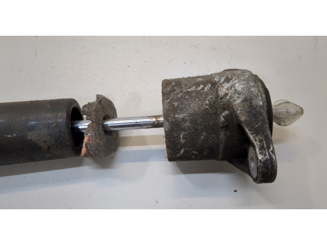 Стойка амортизатора  Volkswagen Passat 5 1996-2000      