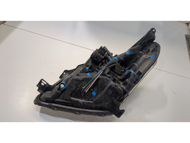 Фара передняя Toyota Urban Cruiser правая