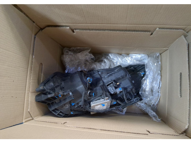 Фара передняя  Honda Accord 8 2008-2015 правая 