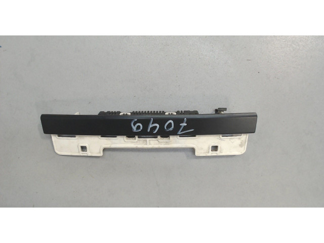 Дисплей бортового компьютера  Volkswagen Touareg 2002-2007 7L6919473        