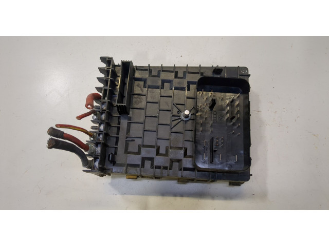 Блок предохранителей  Skoda Yeti 2009-2014      1k0937118    