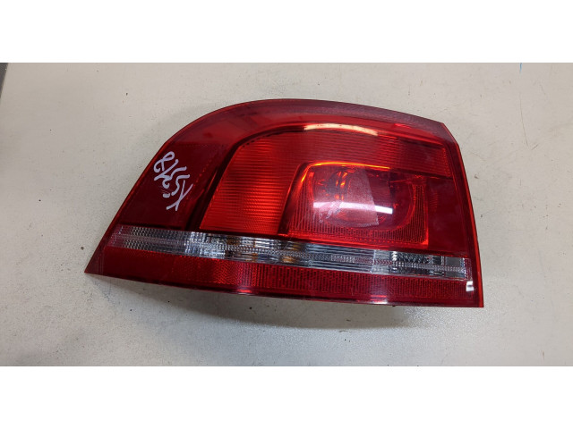 Задний фонарь