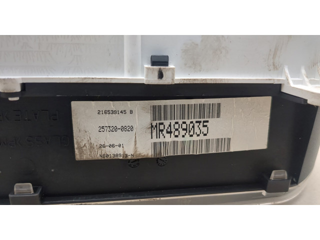 Панель приборов  Mitsubishi Space Star 1998-2006       MR489035     