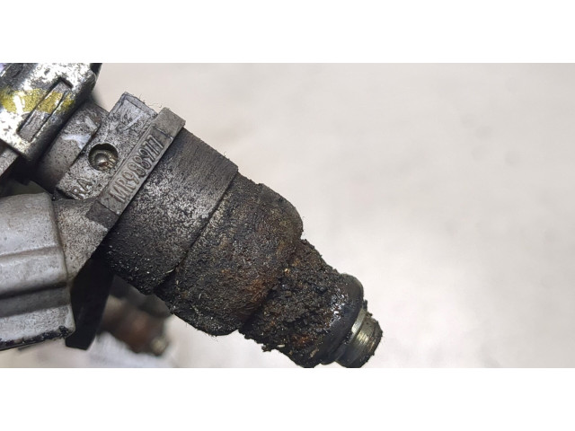 Форсунка топливная Mitsubishi Colt 2008-2012 MN143973, MR988977